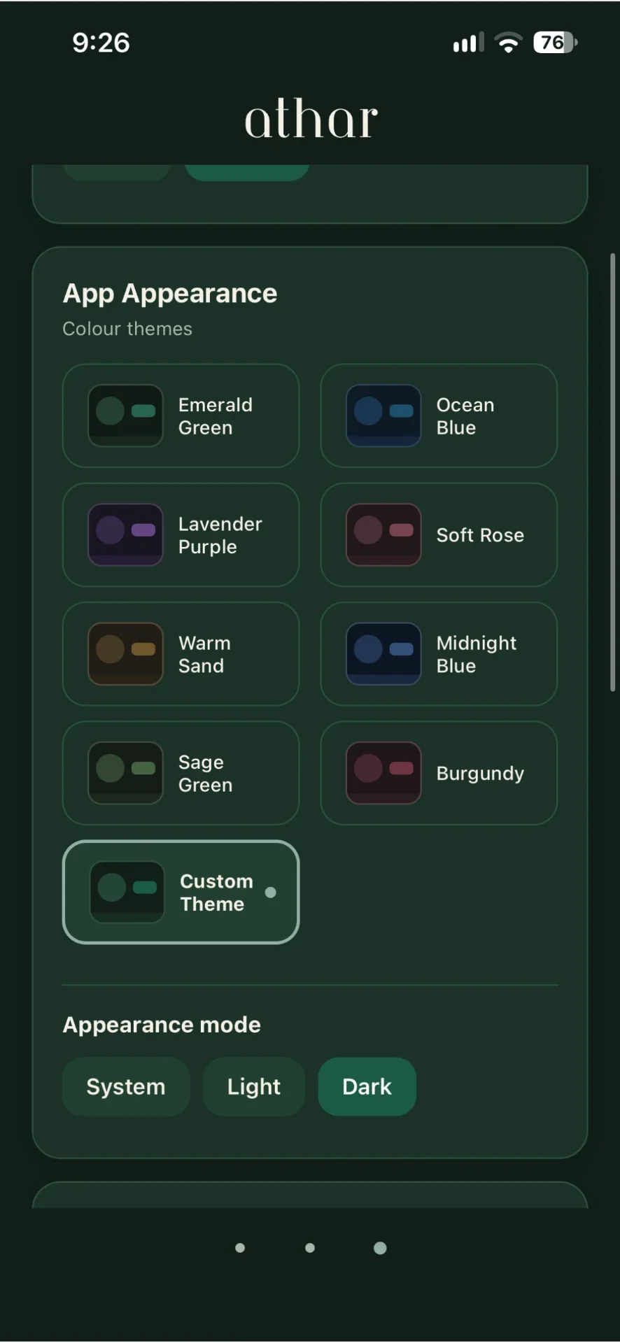 Eight colour themes, a custom theme, and System, Light or Dark modes.